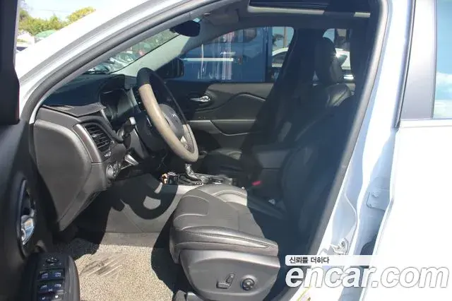 Jeep Cherokee 2021 — Photo 9/20