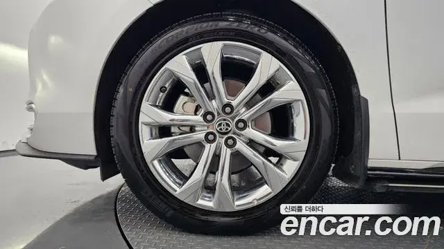 Toyota Sienna 2023 — Фото 5/20