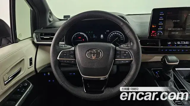 Toyota Sienna 2023 — Фото 12/20
