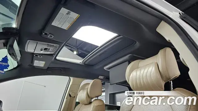 Toyota Sienna 2023 — Фото 16/20