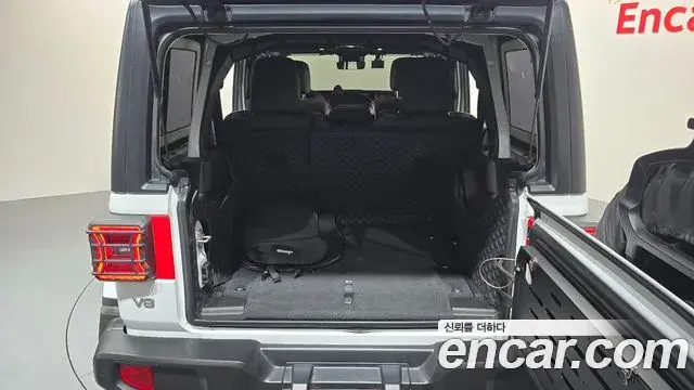 Jeep Wrangler 2024 — Şəkil 16/20