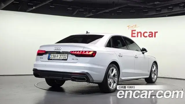Audi A4 2021 — Фото 2/20