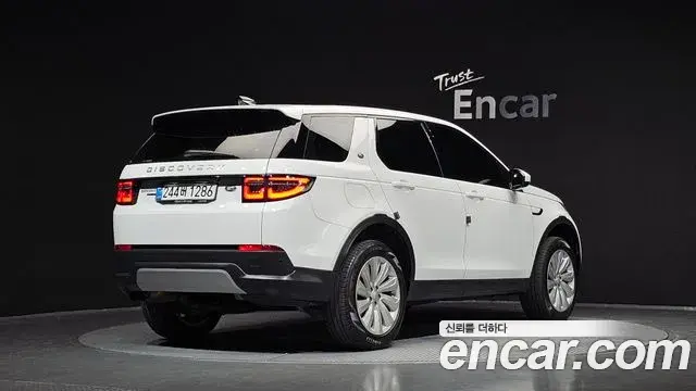 Land Rover Discovery Sport 2020 — Фото 2/20