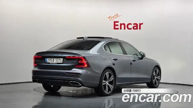 Volvo S60 2020 — Фото 2/20