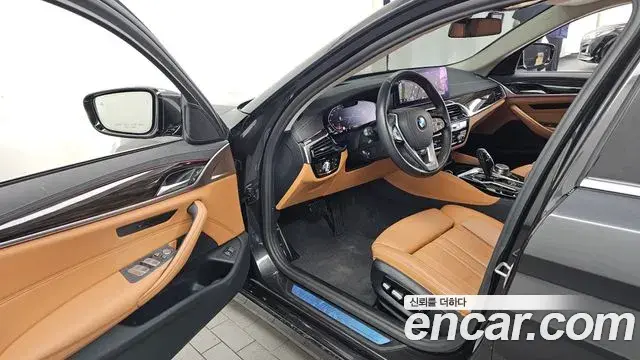 BMW 5 Series 2020 — Фото 10/20