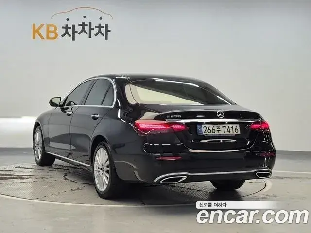 Mercedes-Benz E-Class 2020 — Фото 2/20