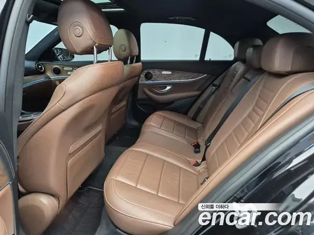 Mercedes-Benz E-Class 2020 — Фото 12/20