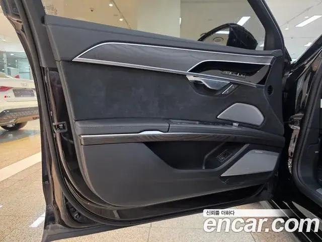 Audi A8 2023 — Photo 12/20