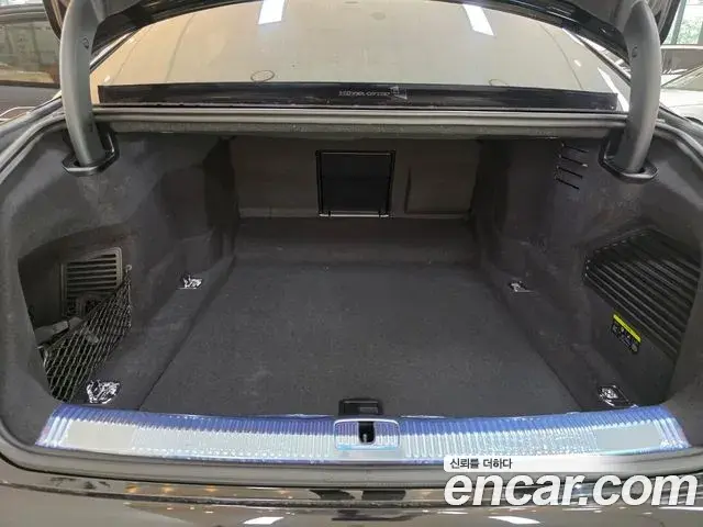 Audi A8 2023 — Photo 19/20