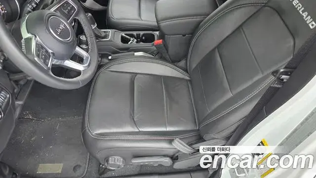 Jeep Wrangler 2022 — Фото 18/20