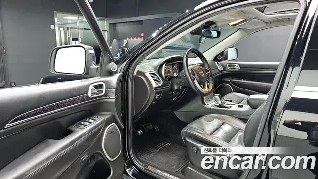 Jeep Grand Cherokee 2019 — Şəkil 10/20