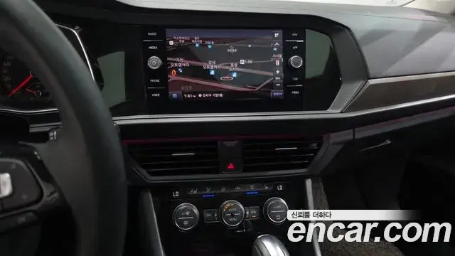 Volkswagen Jetta 2020 — Photo 18/20