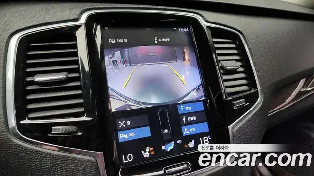 Volvo XC90 2018 — Şəkil 16/20