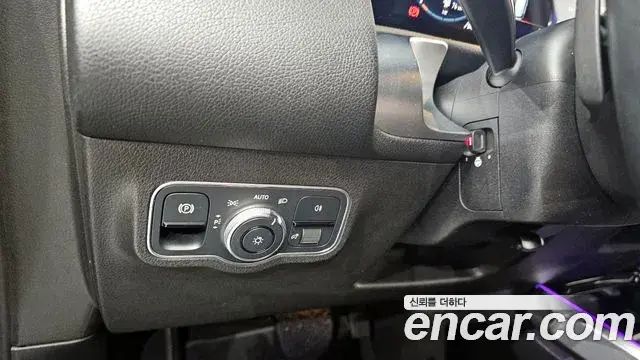Mercedes-Benz GLB-Class 2020 — Фото 17/20
