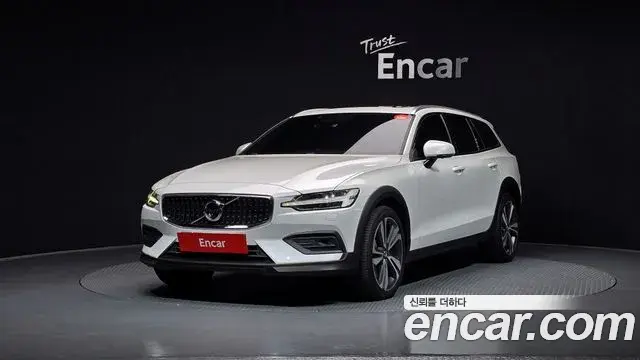 Volvo V60 Cross Country 2020 — Фото 1/20
