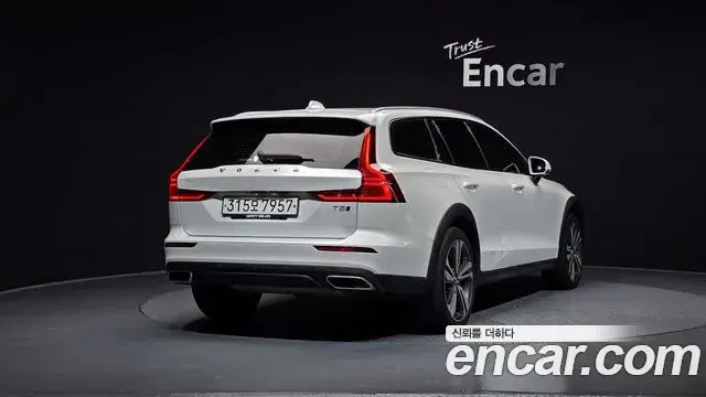 Volvo V60 Cross Country 2020 — Фото 2/20