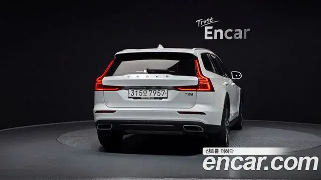 Volvo V60 Cross Country 2020 — Фото 4/20