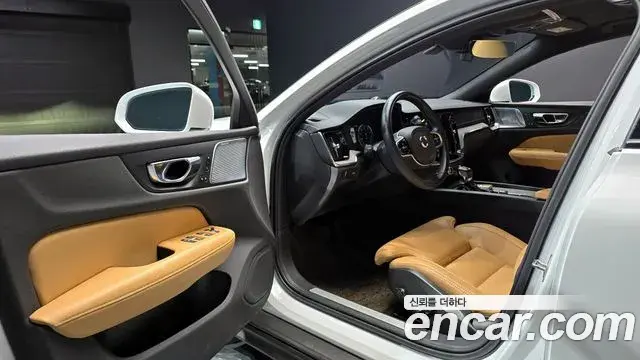 Volvo V60 Cross Country 2020 — Фото 11/20