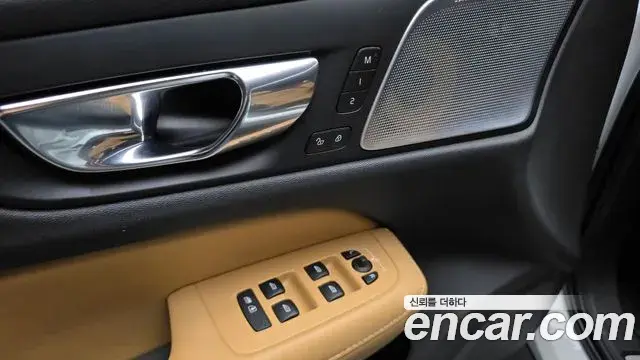 Volvo V60 Cross Country 2020 — Фото 17/20