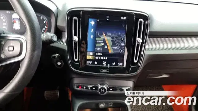 Volvo XC40 2020 — Şəkil 7/20