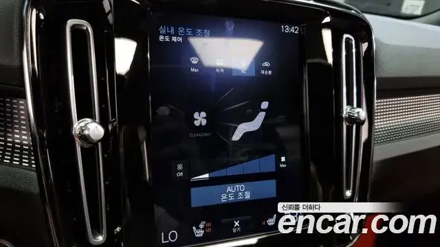 Volvo XC40 2020 — Şəkil 16/20