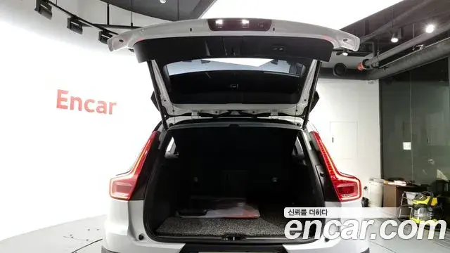 Volvo XC40 2020 — Şəkil 1/20