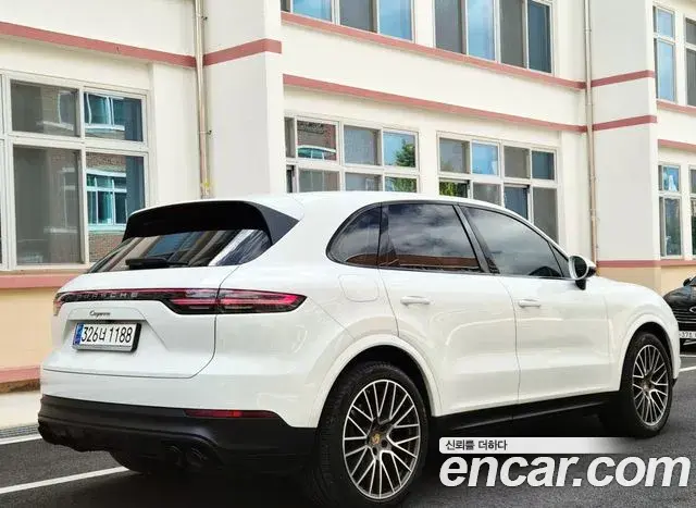 Porsche Cayenne 2020 — Фото 3/19