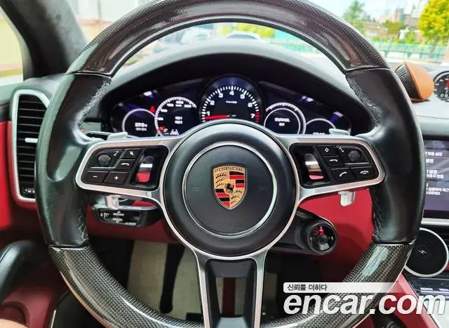 Porsche Cayenne 2020 — Фото 12/19