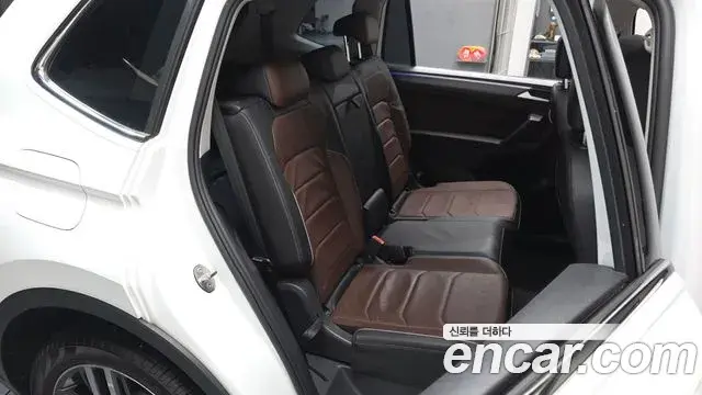 Volkswagen Tiguan Allspace 2023 — Фото 11/20