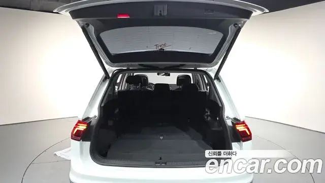 Volkswagen Tiguan Allspace 2023 — Фото 20/20