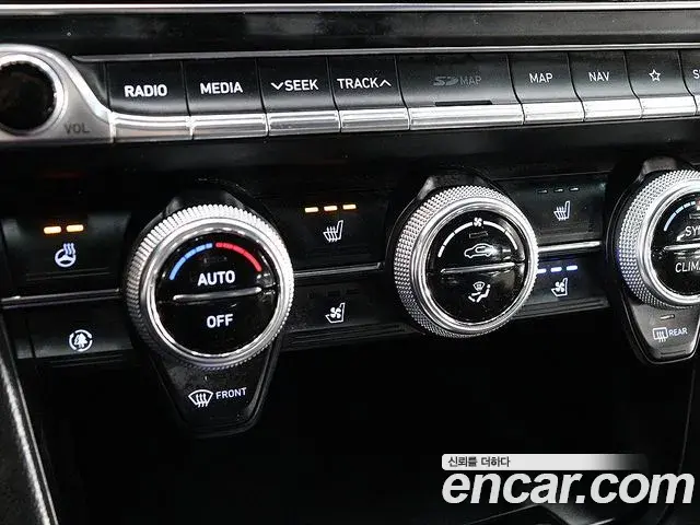 Genesis G70 2019 — ფოტო 16/20