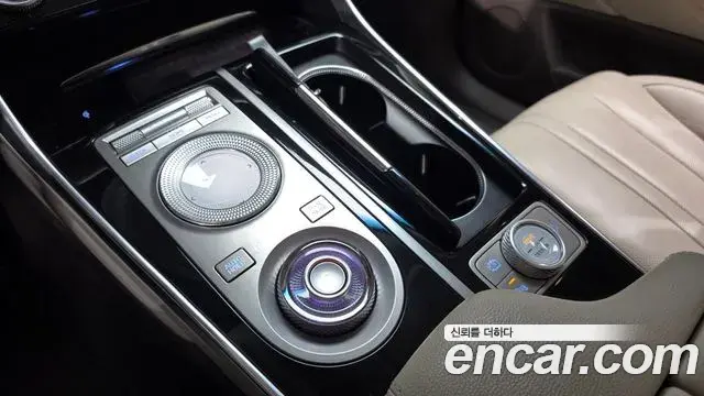 Genesis GV80 2021 — ფოტო 19/20