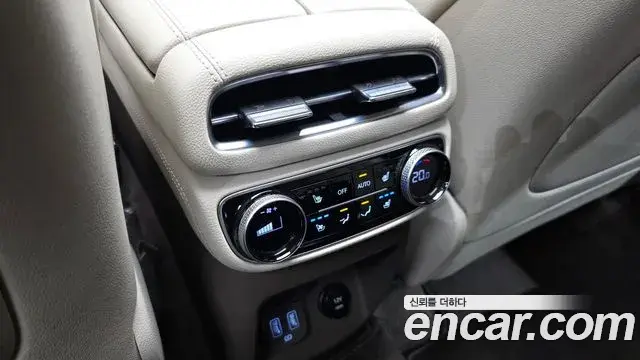 Genesis GV80 2021 — ფოტო 17/20