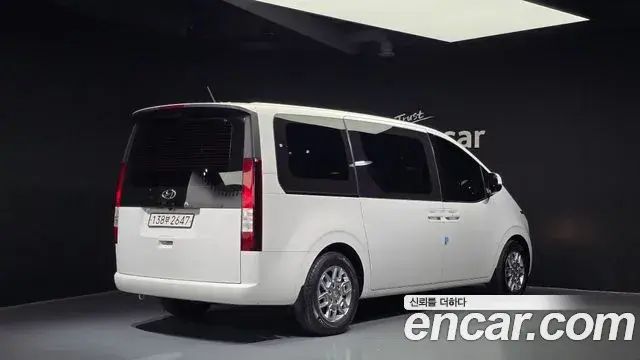 Hyundai Staria 2021 — Фото 2/20