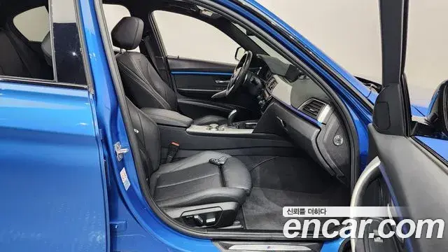 BMW 3 Series 2018 — Şəkil 17/20
