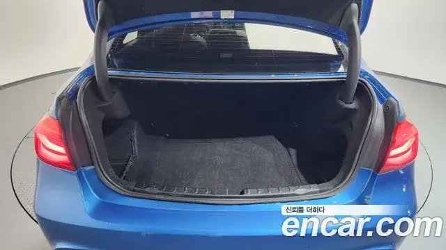 BMW 3 Series 2018 — Şəkil 14/20
