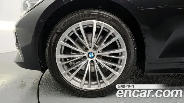 BMW 3 Series 2021 — ფოტო 6/20