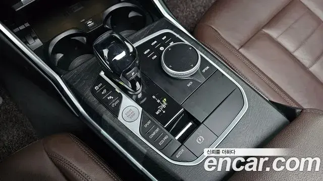 BMW 3 Series 2021 — ფოტო 8/20