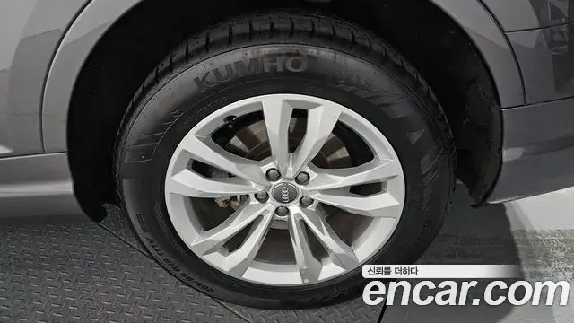 Audi Q7 2019 — Şəkil 12/20