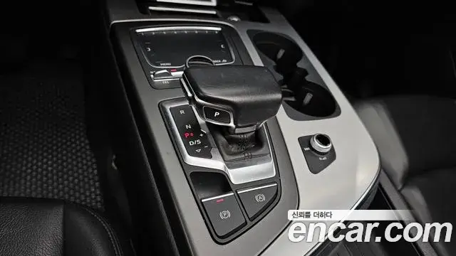 Audi Q7 2019 — Şəkil 8/20