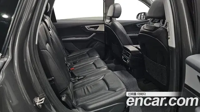 Audi Q7 2019 — Şəkil 17/20