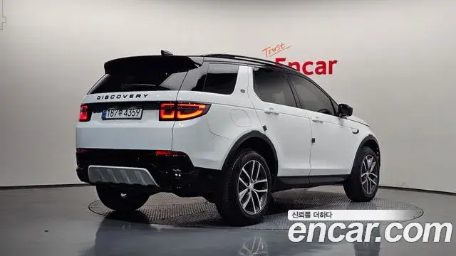 Land Rover Discovery Sport 2024 — ფოტო 17/20