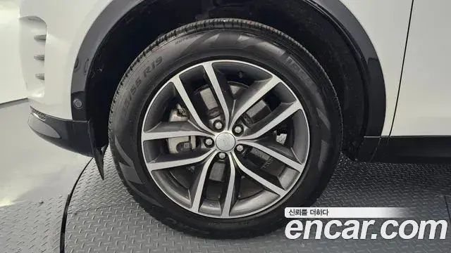 Land Rover Discovery Sport 2024 — ფოტო 13/20