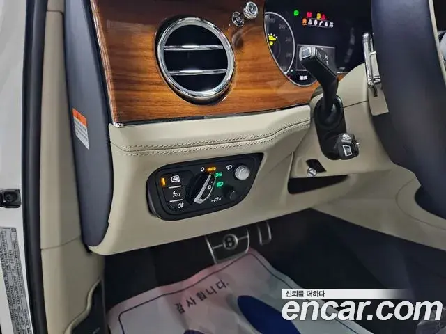 Bentley Bentayga 2021 — Şəkil 11/20