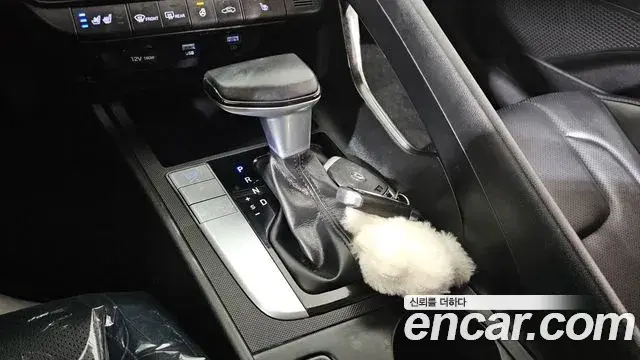 Hyundai The New Avante Hybrid 2021 — Photo 2/20