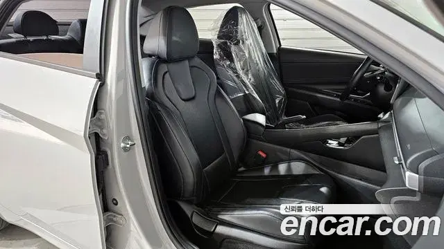 Hyundai The New Avante Hybrid 2021 — Photo 9/20