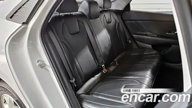 Hyundai The New Avante Hybrid 2021 — Photo 5/20
