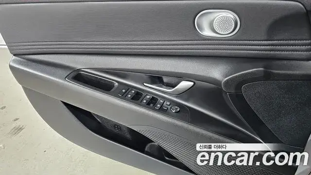 Hyundai The New Avante Hybrid 2021 — Photo 11/20