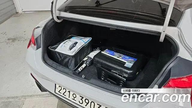 Hyundai The New Avante Hybrid 2021 — Photo 13/20