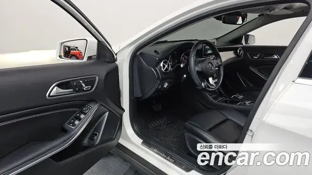 Mercedes-Benz GLA-Class 2019 — Фото 10/20